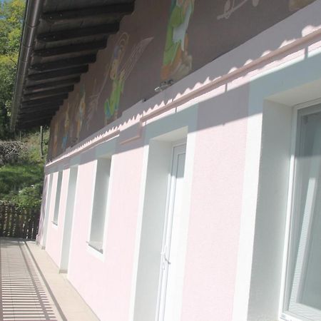 Mike'S Rooms Кобарид Екстериор снимка