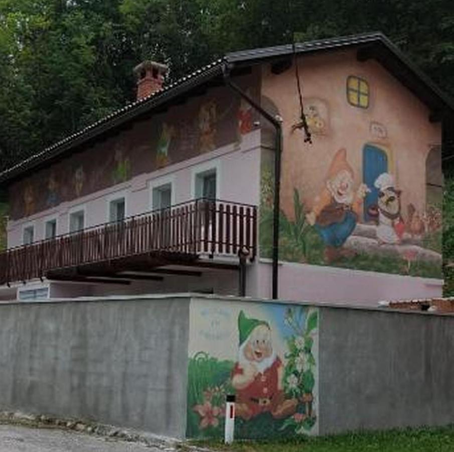 Mike'S Rooms Кобарид Екстериор снимка