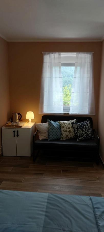 Mike'S Rooms Кобарид Екстериор снимка